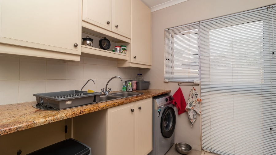 To Let 3 Bedroom Property for Rent in Diep River Western Cape